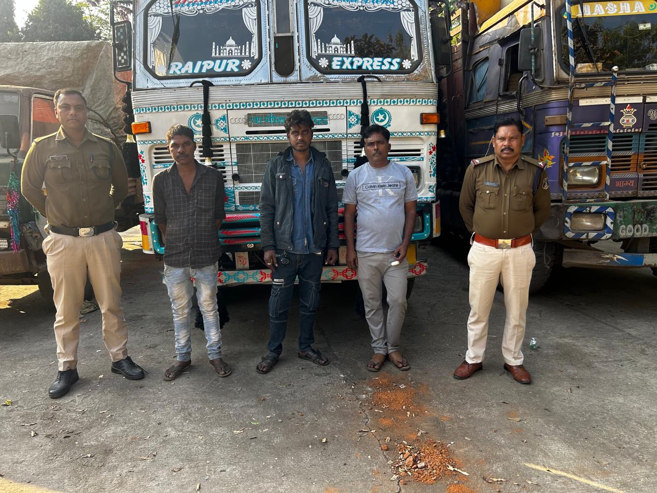 बिलासपुर पुलिस का अवैध कबाड़ पर बड़ा प्रहार: 31.6 टन कबाड़ जप्त, तीन वाहन जब्त