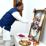 मुख्यमंत्री श्री विष्णु देव साय ने महात्मा गांधी की पुण्यतिथि पर किया नमन