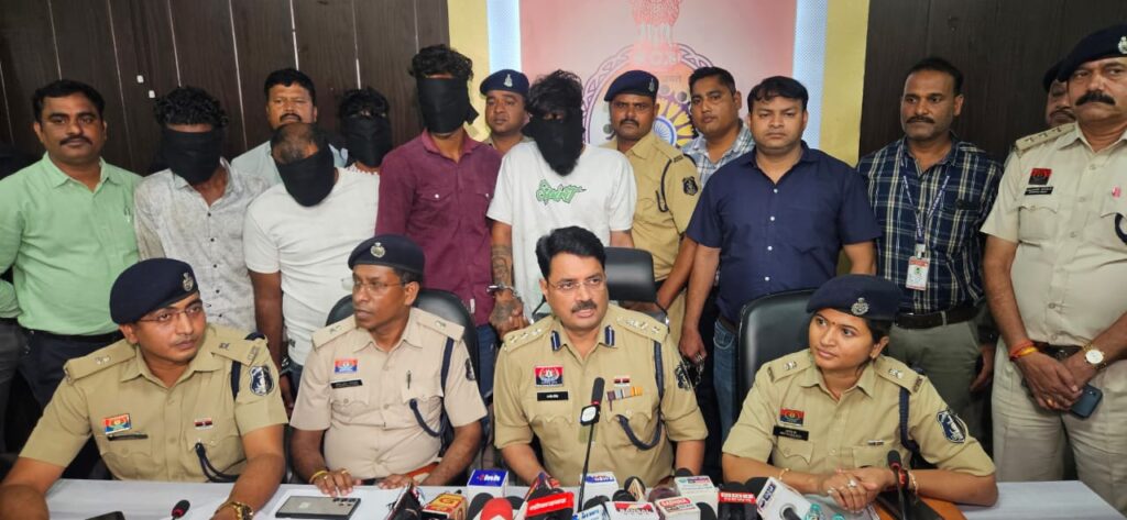 ЁЯУ░ рдирдХрд╛рдмрдкреЛрд╢ рд╣рдорд▓рд╛рд╡рд░реЛрдВ рдкрд░ рдмрд┐рд▓рд╛рд╕рдкреБрд░ рдкреБрд▓рд┐рд╕ рдХрд╛ “рдкреНрд░рд╣рд╛рд░”!